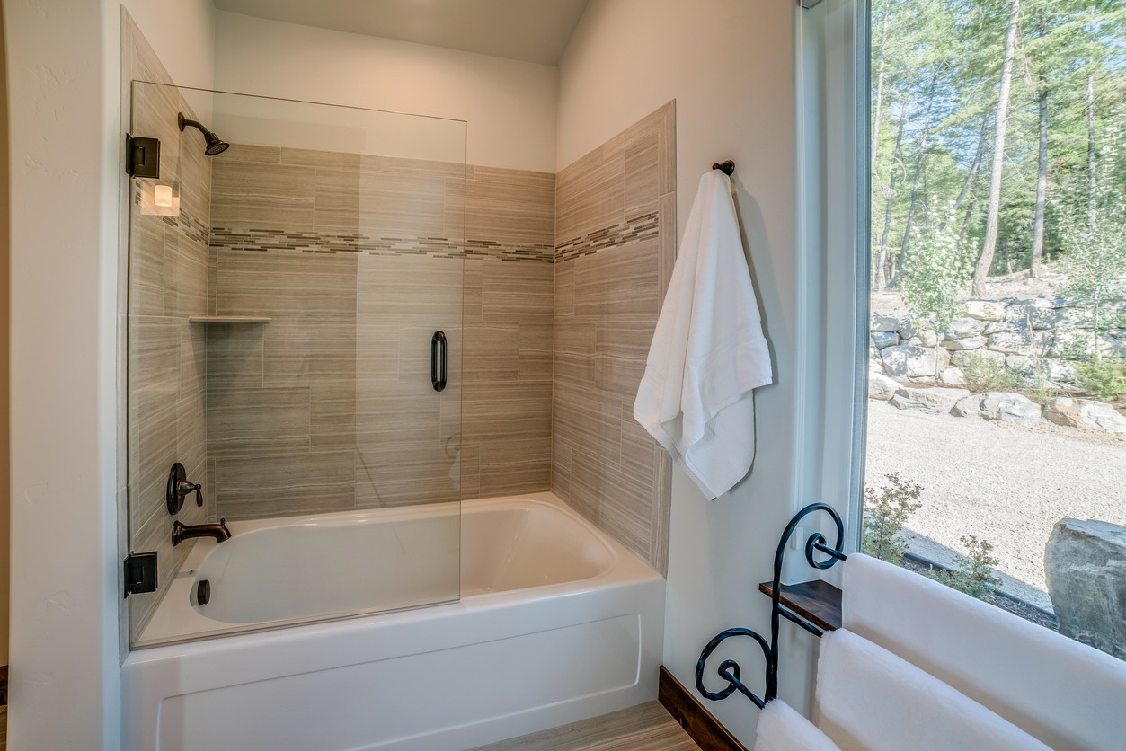 Shower & Tub Installation in Llano Grande